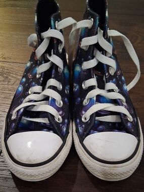 Converse Kids High-Top Sneakers in Purple and Blue Bubble Print - White Laces